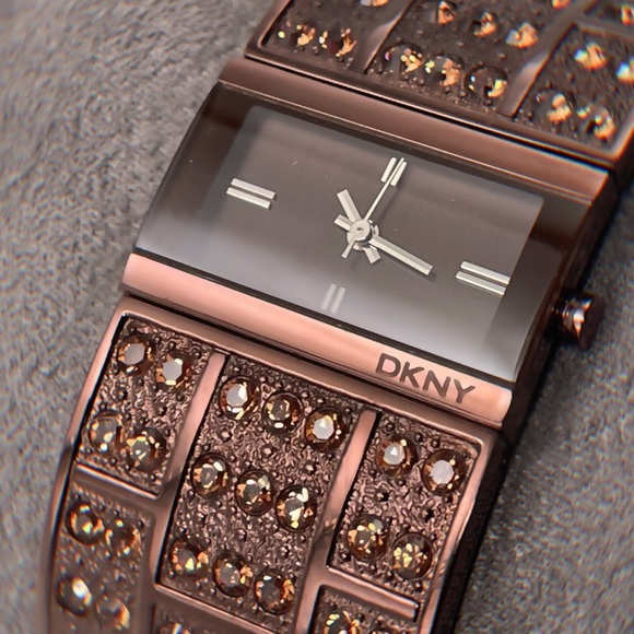 NWOT DKNY Sparkling Copper/Bronze Ladies Wristwatch with links NY3895 - Picture 3 of 7